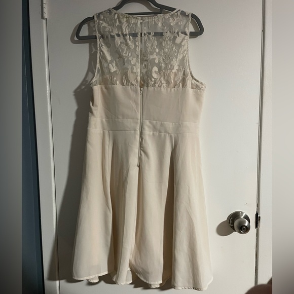 Forever 21+ Cream Short Lace Dress Size 1X - Picture 7 of 7
